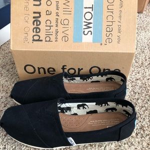 Classics Black Canvas TOMS BRAND NEW